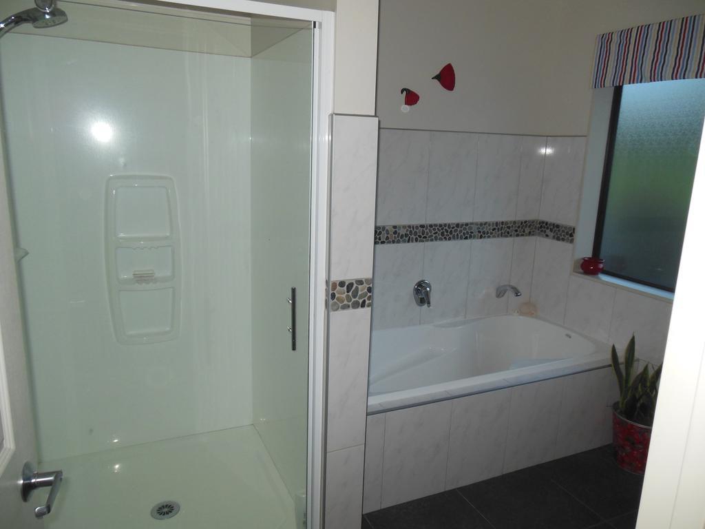 Silverdale Garden Stay Orewa Esterno foto